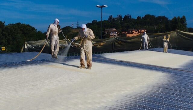Isolamento tetti capannoni industriali: tecnica, materiali e risparmio energetico